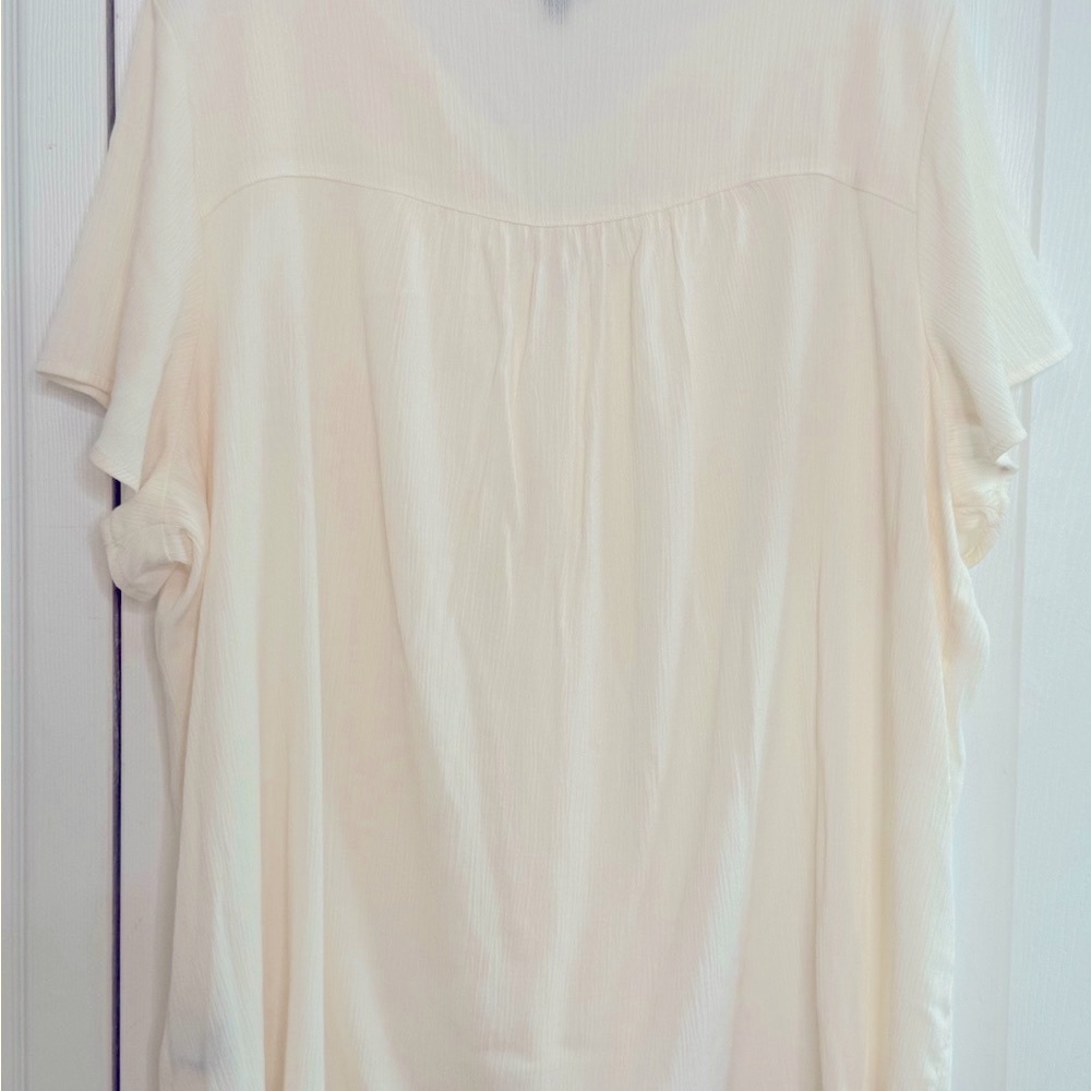 Torrid Crinkle Cream Fluttery Sleeves Blouse Size 3X - Picture 10 of 11